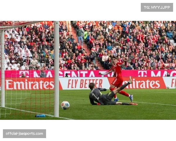 实时热点图显示，拜仁为扳平总比分大幅前压，后场留出巨大转换进攻空间